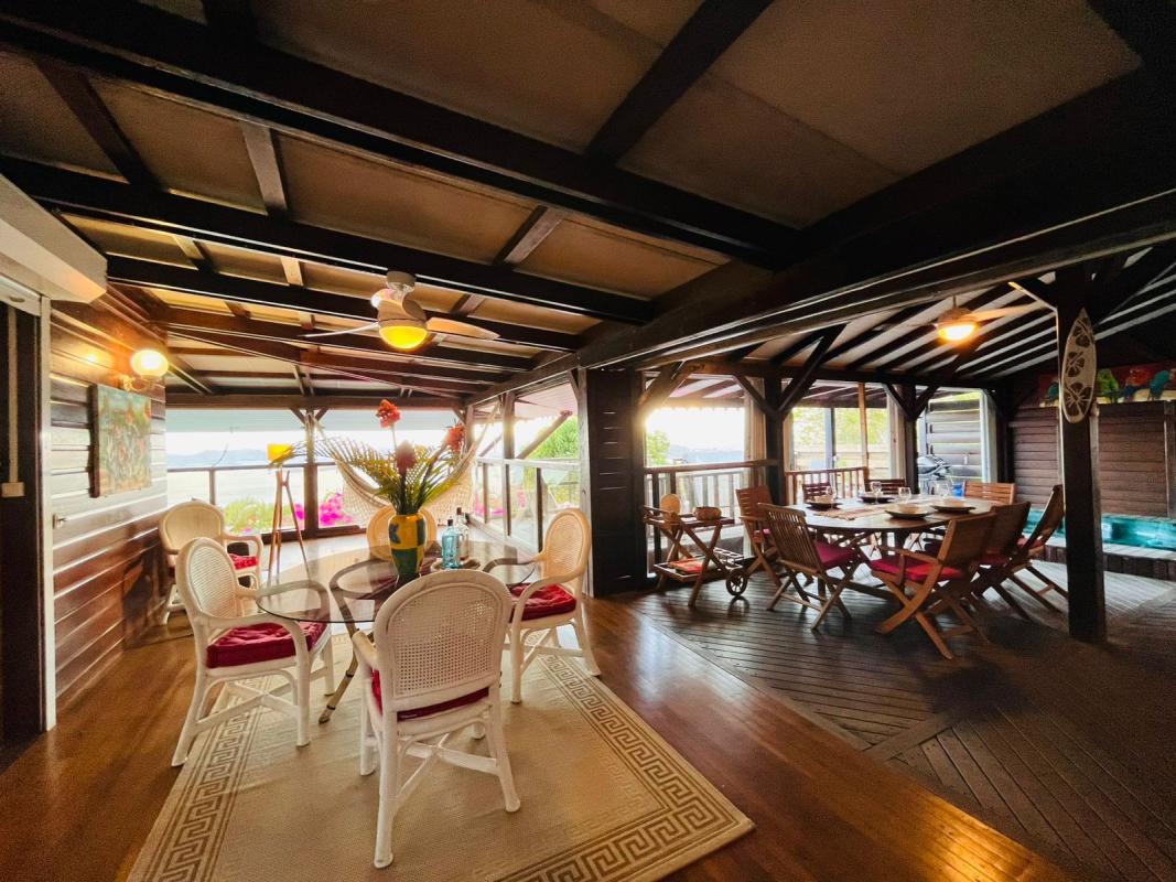 villa-avec-jacuzzi-vue-mer-tartane-caravelle - table de 4